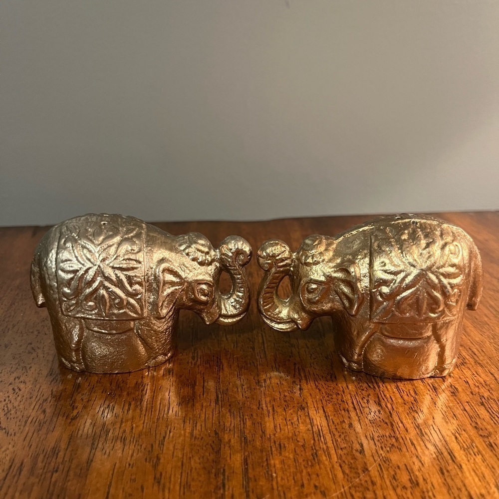 Elephant Salt and Pepper Shakers Gold Metal - Picture 7 of 11